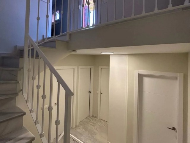 Maison mitoyenne avec 4 Chambres  à Estepona