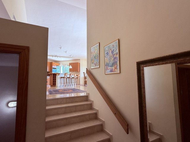 4 Sovrums Villa i Higueron