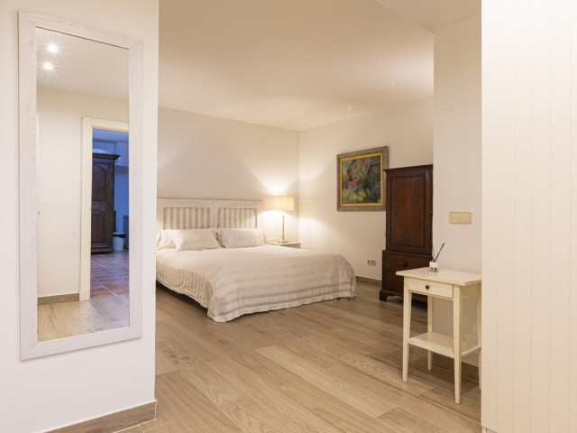 Villa con 5 Dormitorios  en Elviria