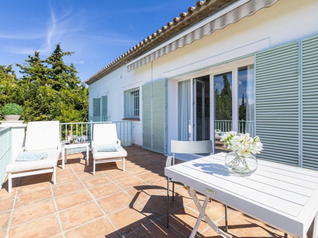 Villa con 5 Dormitorios  en Elviria