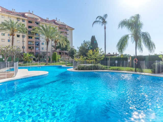 Apartamento con 3 Dormitorios  en Marbella