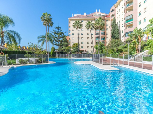 Apartamento con 3 Dormitorios  en Marbella