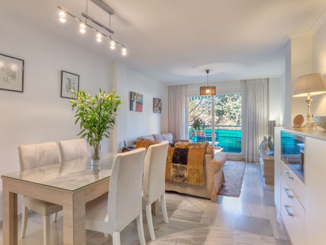 Apartamento con 3 Dormitorios  en Marbella