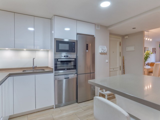 Apartamento con 3 Dormitorios  en Marbella