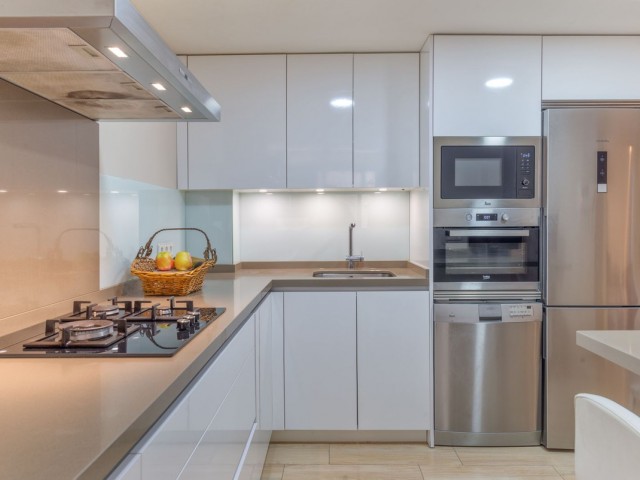 Apartamento con 3 Dormitorios  en Marbella