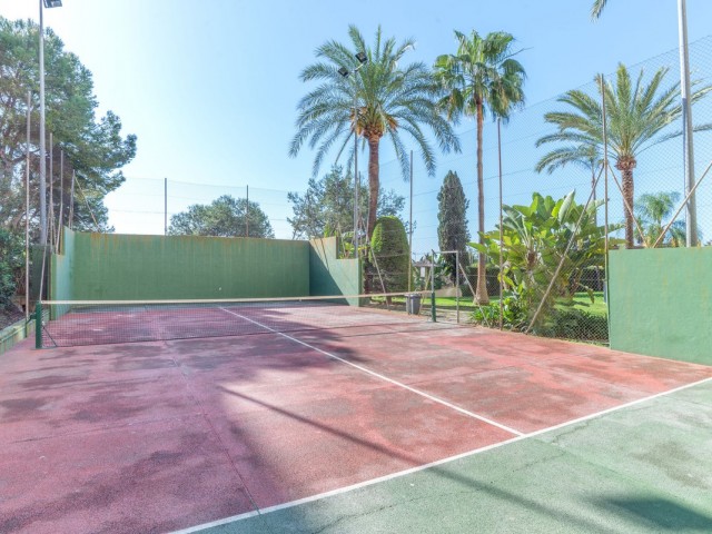 Apartamento con 3 Dormitorios  en Marbella