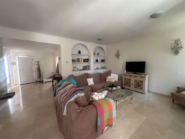 Adosado con 4 Dormitorios  en Aloha