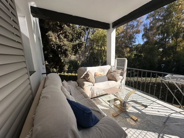 Adosado con 4 Dormitorios  en Aloha