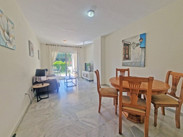 Apartamento con 2 Dormitorios  en Calahonda