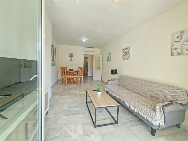 Apartamento con 2 Dormitorios  en Calahonda