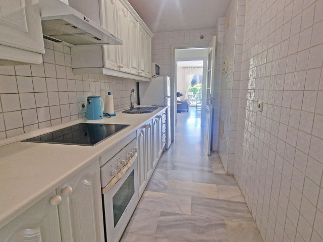 Apartamento con 2 Dormitorios  en Calahonda