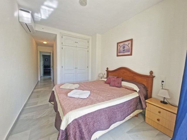 Apartamento con 2 Dormitorios  en Calahonda