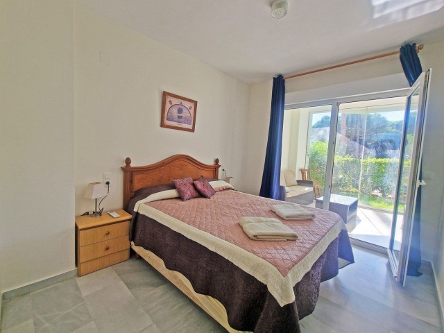 Apartamento con 2 Dormitorios  en Calahonda