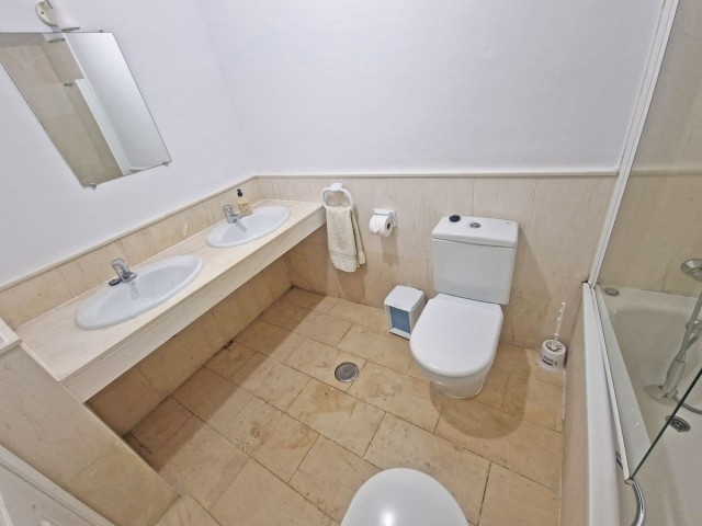 Apartamento con 2 Dormitorios  en Calahonda