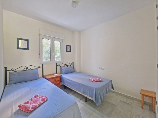 Apartamento con 2 Dormitorios  en Calahonda