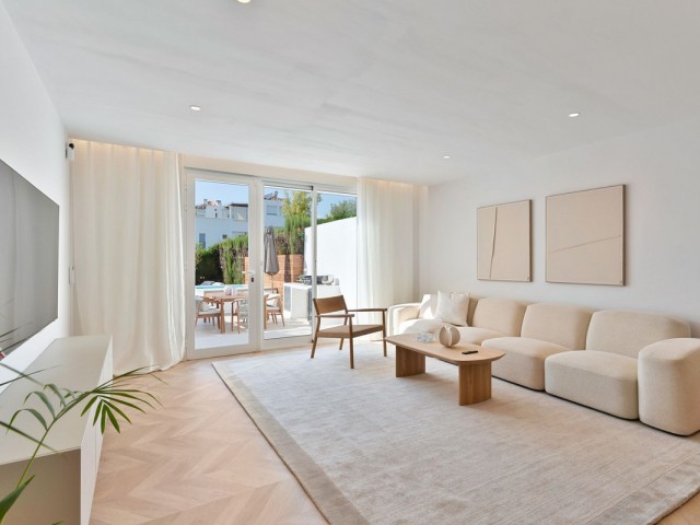 Adosado con 4 Dormitorios  en Nagüeles