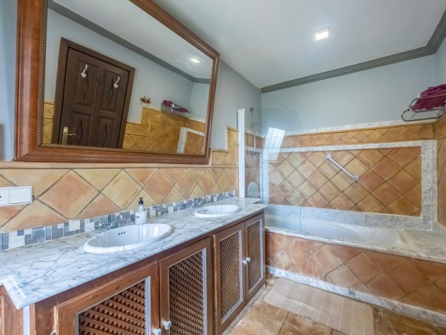 5 Makuuhuoneen Huvila Nueva Andalucía