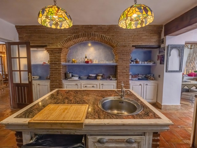 Villa con 5 Dormitorios  en Nueva Andalucía