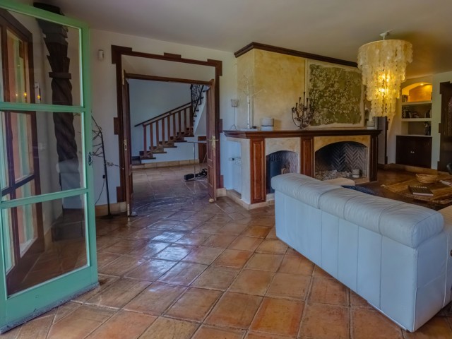 Villa con 5 Dormitorios  en Nueva Andalucía