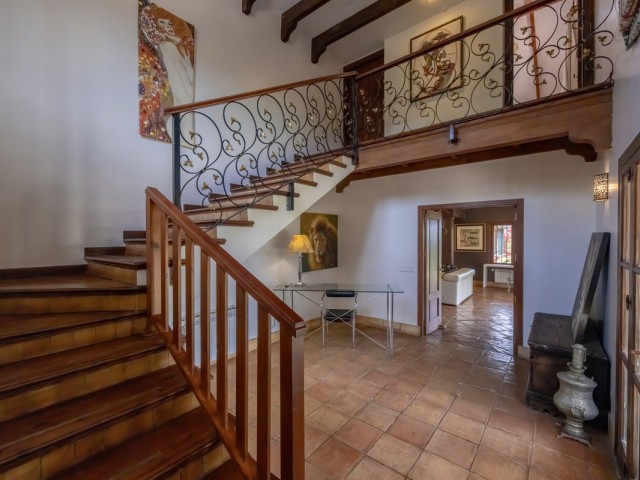 Villa con 5 Dormitorios  en Nueva Andalucía