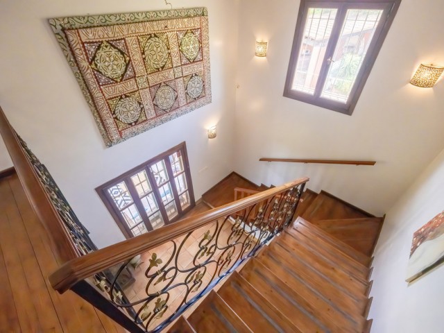 Villa con 5 Dormitorios  en Nueva Andalucía