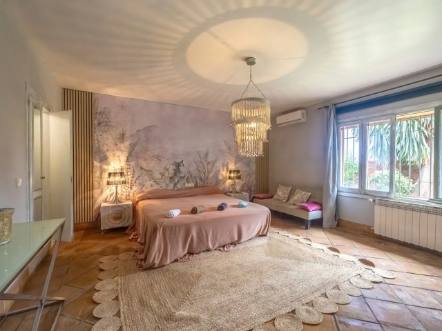 Villa con 5 Dormitorios  en Nueva Andalucía