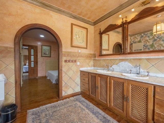 Villa con 5 Dormitorios  en Nueva Andalucía