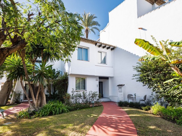 Maison mitoyenne avec 3 Chambres  à Costalita