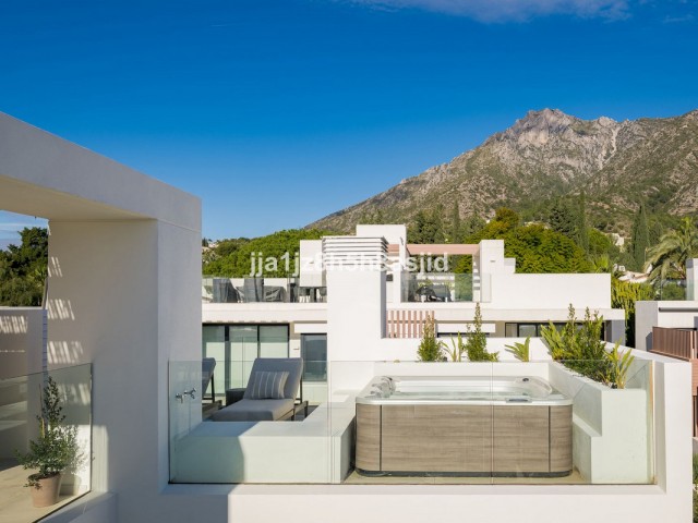 Villa Sierra Blanca - R5264362