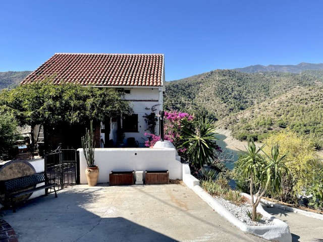 3 Makuuhuoneen Huvila Istán