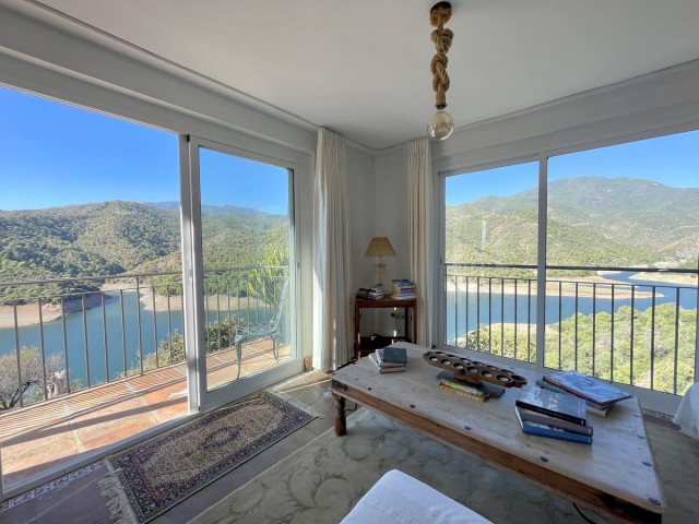 3 Makuuhuoneen Huvila Istán