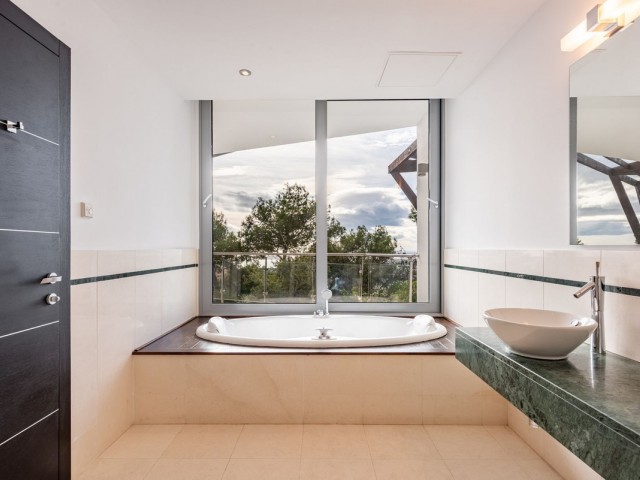 4 Bedrooms Townhouse in The Golden Mile