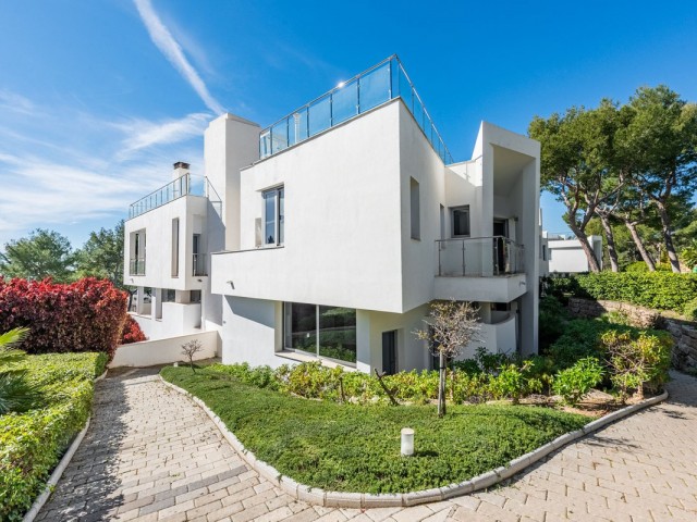 4 Bedrooms Townhouse in The Golden Mile