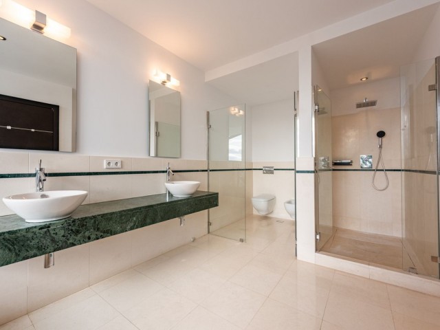 4 Bedrooms Townhouse in The Golden Mile