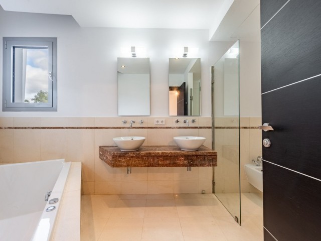 4 Bedrooms Townhouse in The Golden Mile