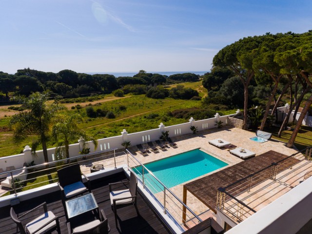 8 Bedrooms Villa in Artola