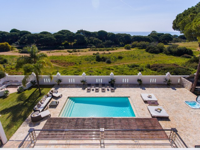 8 Bedrooms Villa in Artola