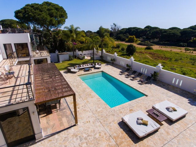8 Bedrooms Villa in Artola