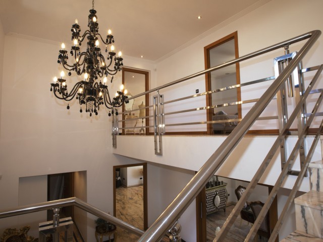 8 Bedrooms Villa in Artola