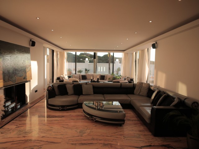 8 Bedrooms Villa in Artola