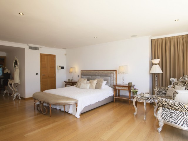 8 Bedrooms Villa in Artola