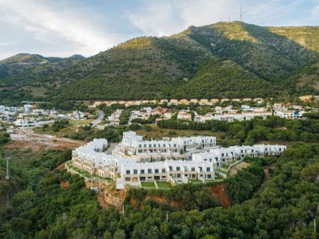 Maison mitoyenne avec 3 Chambres  à Mijas