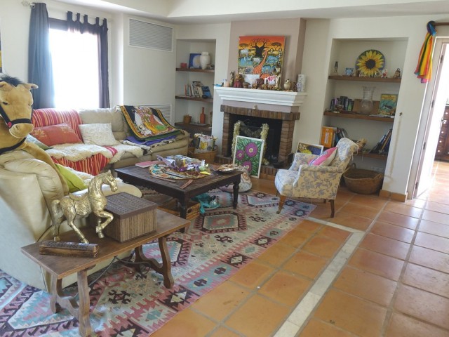 Villa avec 4 Chambres  à Valtocado