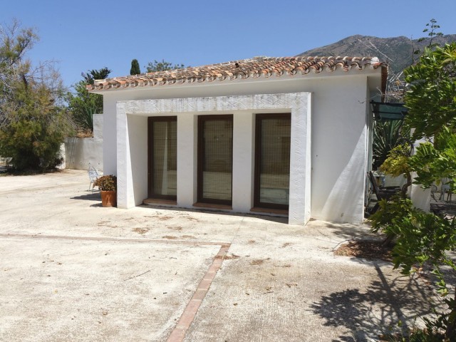 Villa avec 4 Chambres  à Valtocado