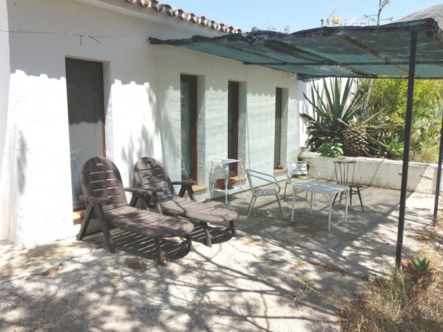 Villa avec 4 Chambres  à Valtocado