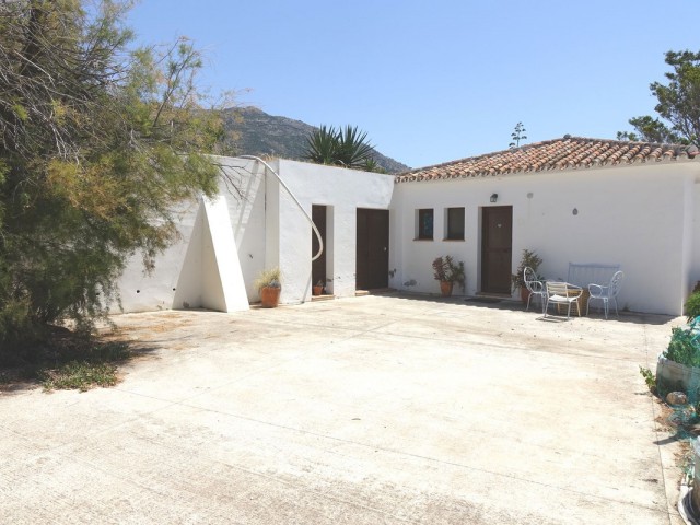 Villa avec 4 Chambres  à Valtocado