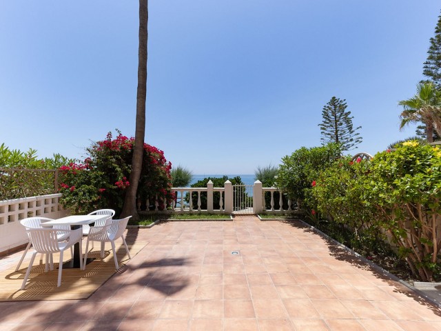 5 Bedrooms Apartment in Estepona