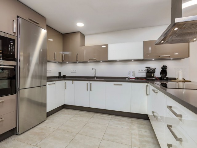 Apartamento con 3 Dormitorios  en Nueva Andalucía