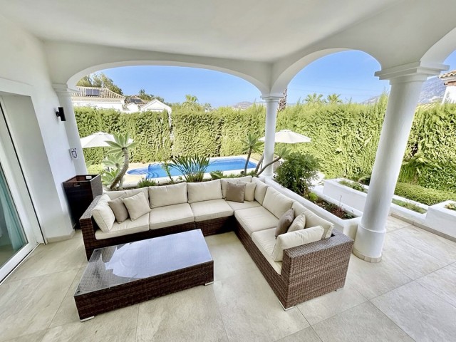 5 Bedrooms Villa in Nueva Andalucía