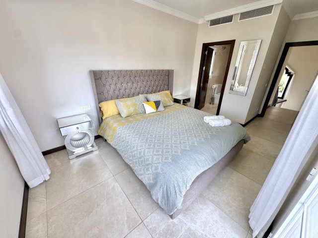 5 Bedrooms Villa in Nueva Andalucía